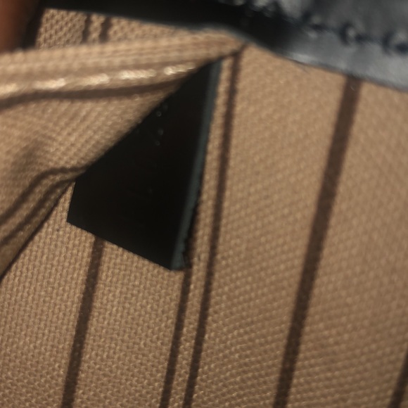 Louis Vuitton - Picture 16 of 16